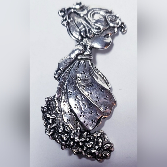 Vintage Sterling Silver Precious Little Girl 3D Brooch Pin. - Picture 3 of 4